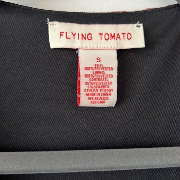 Floral bodysuit with sheer sleeves and v neck. Size S - Picture 3 of 5